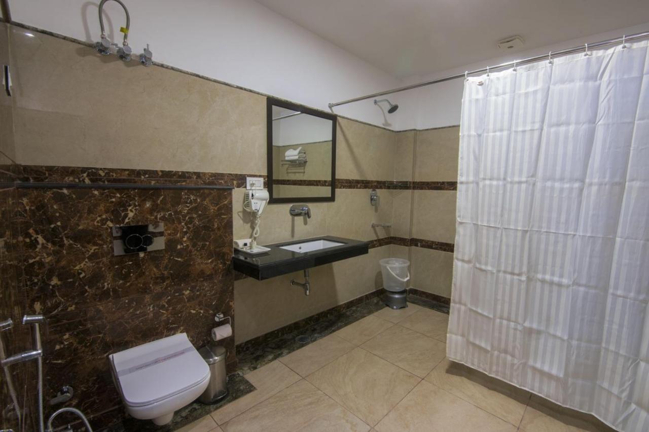 דרמסאלה Shivaay Morex- A Vegetarian Hotel מראה חיצוני תמונה