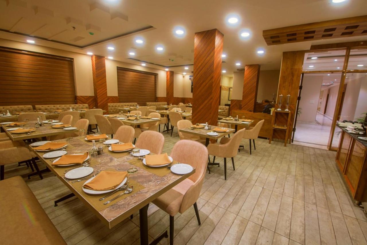 דרמסאלה Shivaay Morex- A Vegetarian Hotel מראה חיצוני תמונה